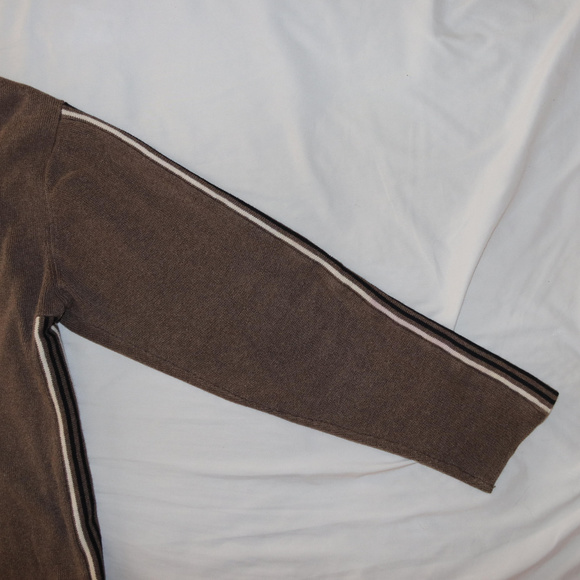 NY Basics V-Neck Sweater Striped Sides Sleeves - Picture 5 of 8